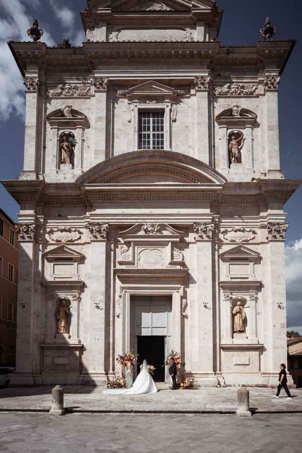 italian destination wedding in tuscany siena