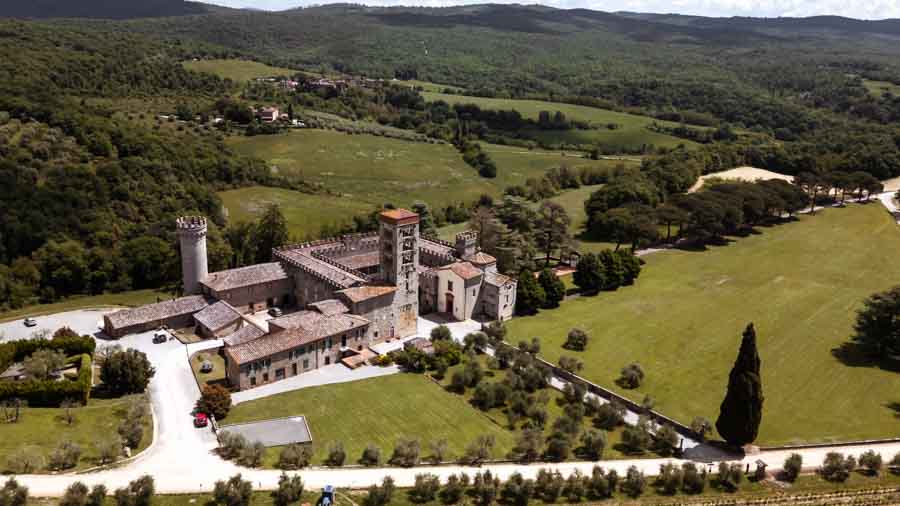 italian destination wedding in tuscany siena