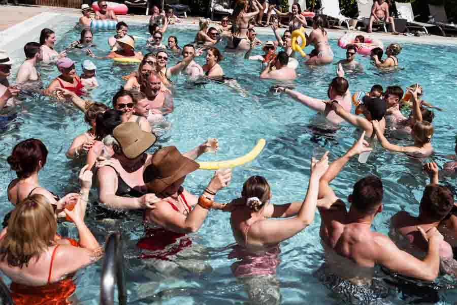 pizza party & pool Party in the castel